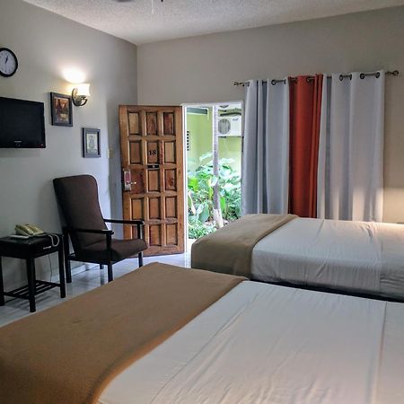 קינגסטון Christar Villas Hotel מראה חיצוני תמונה