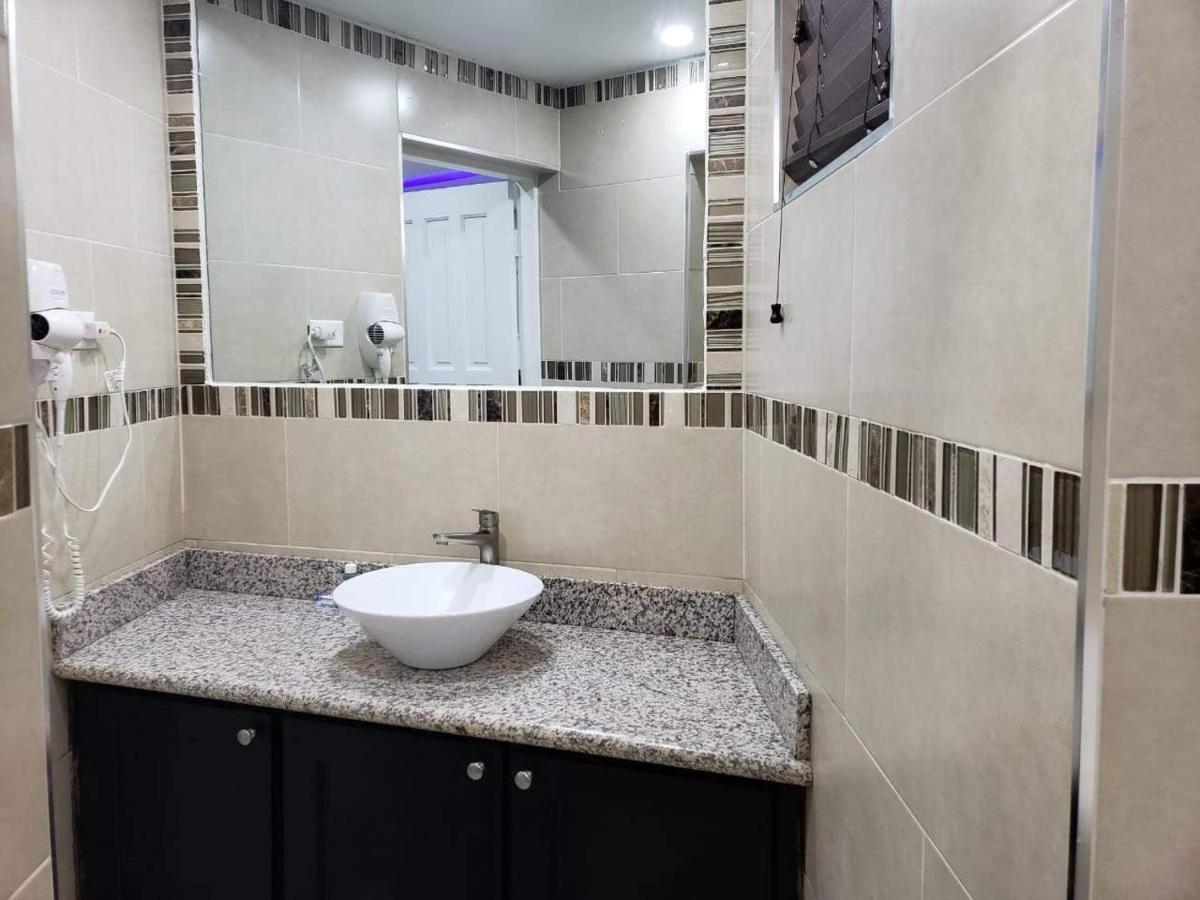 קינגסטון Christar Villas Hotel מראה חיצוני תמונה