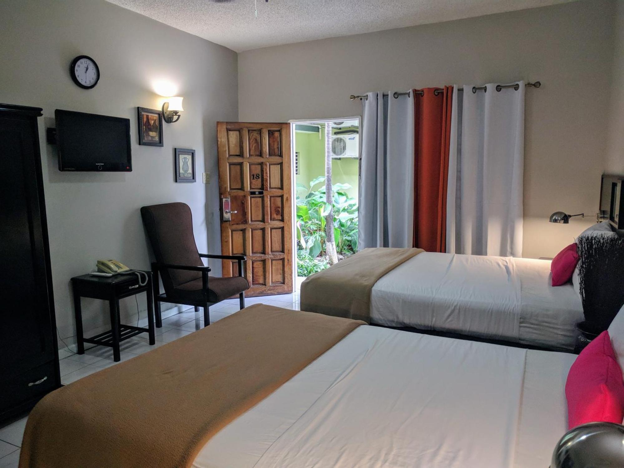 קינגסטון Christar Villas Hotel מראה חיצוני תמונה