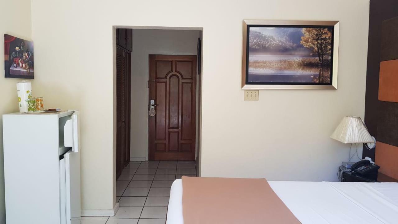 קינגסטון Christar Villas Hotel מראה חיצוני תמונה