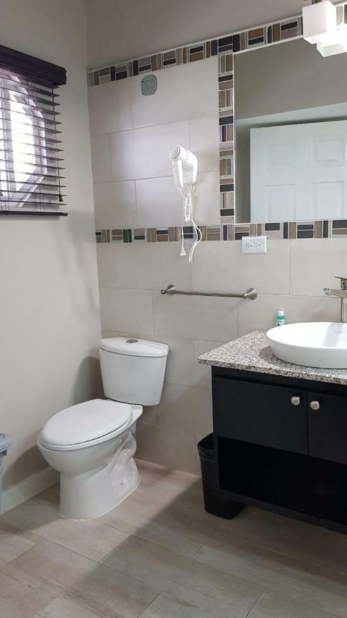 קינגסטון Christar Villas Hotel מראה חיצוני תמונה