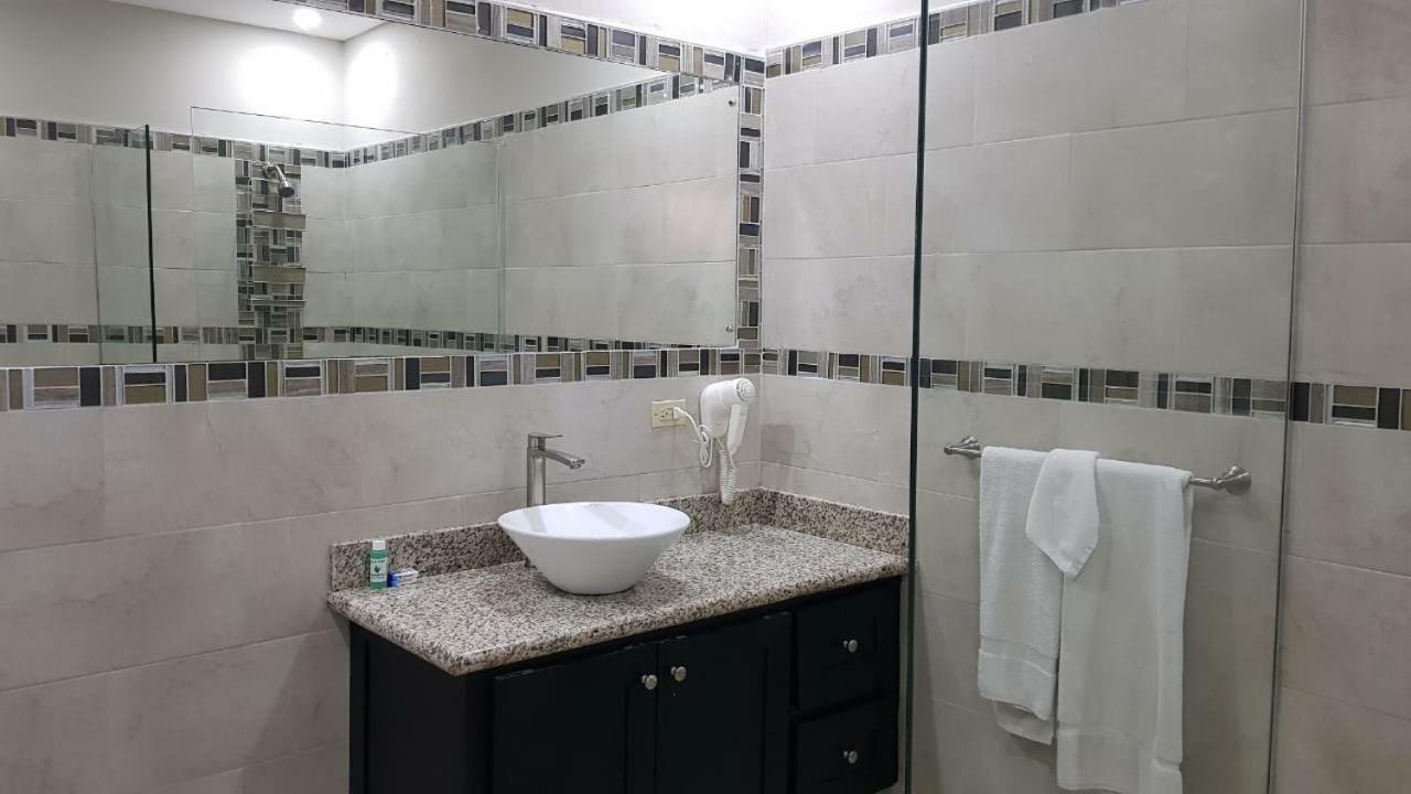 קינגסטון Christar Villas Hotel מראה חיצוני תמונה